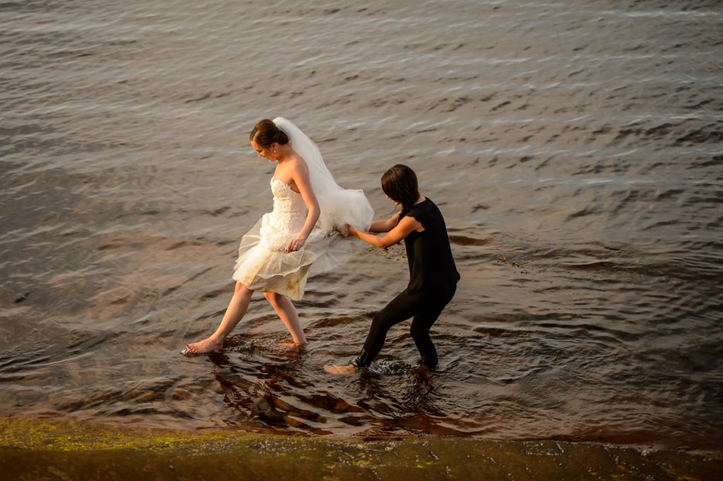 applehead-pat-brittany-fox-harbour-wedding-bride-slip-fall-water16